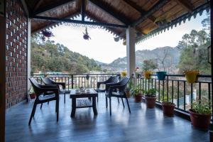 SaffronStays Wood Sparrow - 2BR Pet-Friendly Lakeside & Hill View Cottage for Families