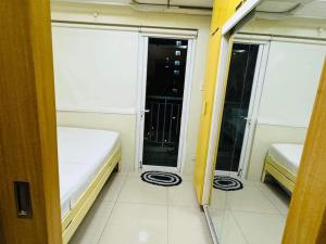 SHELL RESIDENCE C22 Shortwalk MOA Balcony poolview