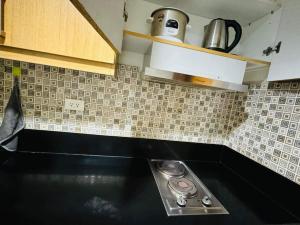 SHELL RESIDENCE C22 Shortwalk MOA Balcony poolview