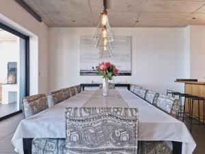 22 Protea for Luxury Living, 6 bedroom sleeps 12