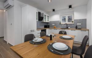 Lovely Apartment In Cernik With Wi-Fi 