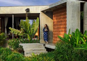 SaffronStays Avni - 2BR Lakeside Villa with Terrace & Bonfire