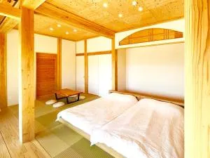 赤瓦の一軒家で伝統とモダンを満喫。ベッド6台、市内観光スポット車で15分以内。12時チェックアウト - Yamazatu