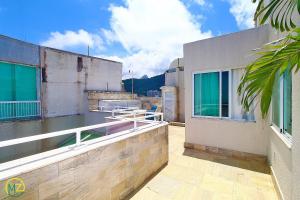 Incrivel cobertura frente mar com terraço