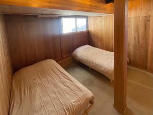 赤瓦の一軒家で伝統とモダンを満喫。ベッド6台、市内観光スポット車で15分以内。12時チェックアウト