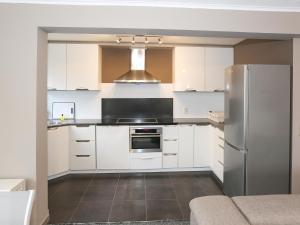 Spacious Coastal Retreat