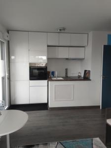 TY SAM - 2 Appartements dont 1 Grande Terrasse vue mer proche plages et commerces : photos des chambres