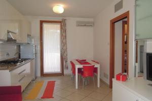 Beautiful flat in residence with pool