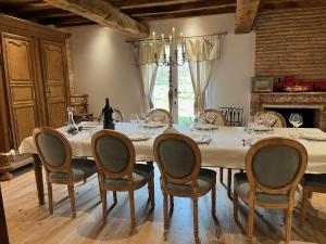 Maisons de vacances La cheneraie de Tomelou - belle propriete avec piscine chauffee et gardien : photos des chambres