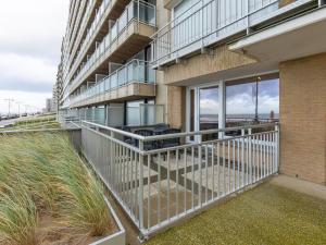 Ground floor apartment with sea view and garage