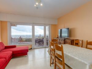 Ground floor apartment with sea view and garage