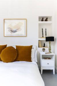Modern art apartment - Art pieces & eclectic deco