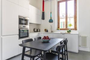 Modern art apartment - Art pieces & eclectic deco