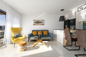 Villa Esmeralda One by Briskva