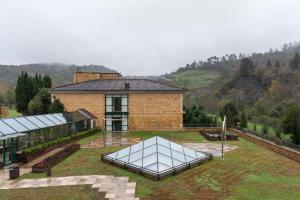 Villanueva de Cangas, 33540, Cangas de Onís, Asturias, Spain.