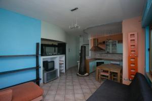 Trilocale con terrazzo fronte mare, Marcelli - M024