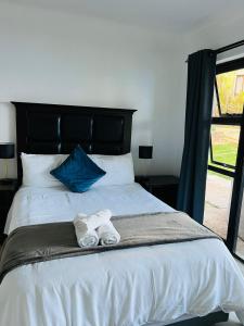 Le Bamboo Guest House And Boat Cruise