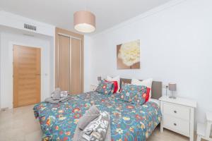 Amazing views and pool at Mairena Forest RDR362