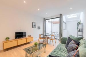 Fully equipped duplex with exterior and parking !