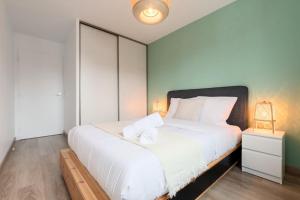 Lille, fully-equipped apartment with parking space