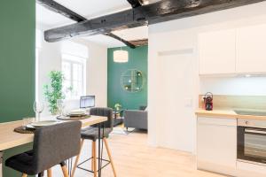 Character apartment in the heart of Old Lille
