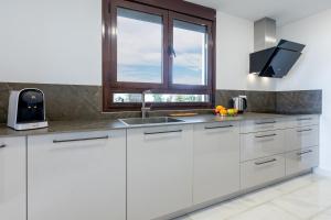 VILLA WITH 4 BEDROOMS AND PRIVATE HEATED POOL