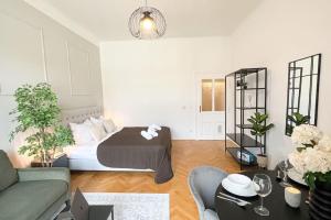 Cozy & Central 2 Bedroom Apartment