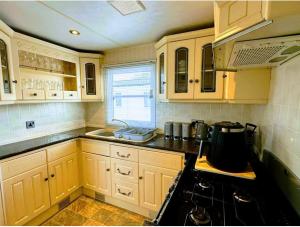 A beautiful Holiday Home On Haven Golden Sands
