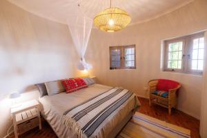 Cardamom Cottage, sleeps 3 and 1 min walk to beach