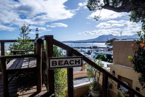 Cardamom Cottage, sleeps 3 and 1 min walk to beach