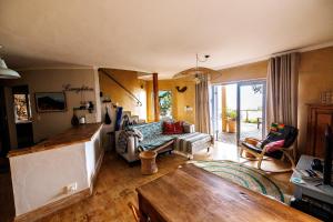 Cardamom Cottage, sleeps 3 and 1 min walk to beach
