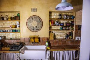 Cardamom Cottage, sleeps 3 and 1 min walk to beach