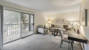 Landing Modern Apartment with Amazing Amenities (ID1017X869)