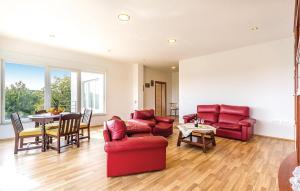 Beautiful Home In Liznjan With Kitchen