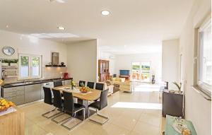 Beautiful Home In Liznjan With Kitchen