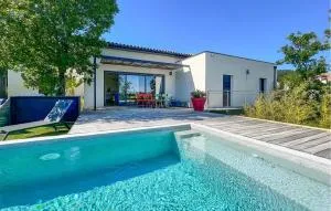 4 Bedroom Stunning Home In Mercuer