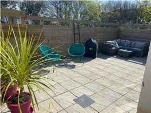 Sunny Eco Home minutes from the beach (Tamsin)