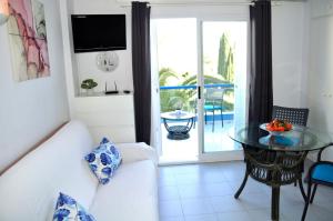 Cala Blanca Studio, by Bookindenia