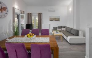 2 Bedroom Lovely Apartment In Nova Vas 
