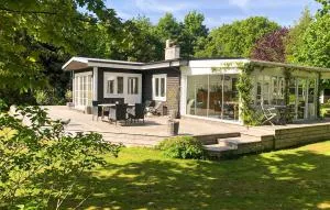 Stunning Home In Hjärnarp With Jacuzzi - Hjärnarp