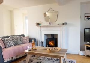 Jasmine Cottage, sleeps 6 near Elie, with garden