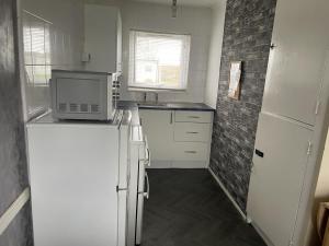 2-Bed Seaside Retreat - Sleeps 4 & Parking