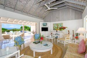 HOSPITALITYEXPERT Charming 4 BR Villa Sleeps 10 - Pool Hot Tub Beach & Private Chef