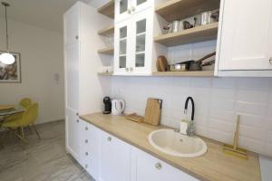 Status-M Apartments Aura