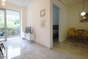 Status-M Apartments Aura