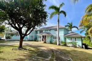 Hospitality Expert GREENS: 6BR Pool Beach Chef