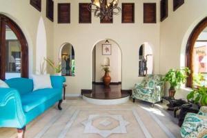 HOSPITALITYEXPERT Cosy 3 Bedroom Villa & Cottage, Pool, Beach Access, Sleeps 16