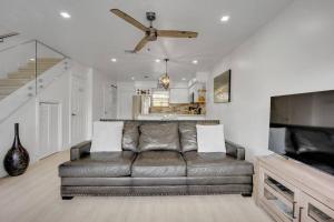 Overlooking Saltwater Lagoon Free Golf Cart-Kayaks