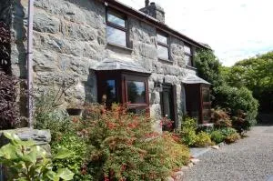 Henborth Mawr Cottage in Talybont - Llanddwywe