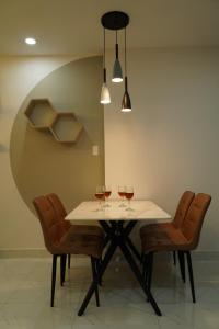 The hotel has 2 bedrooms, 2 bathrooms, 1 kitchen, 1 living room, 1 laundry room, 1 balcony, 1 swimming pool - District 7